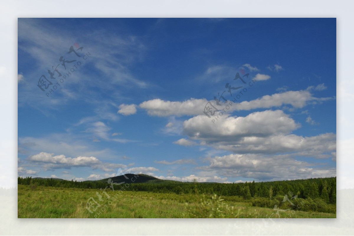 草原蓝天白云图片