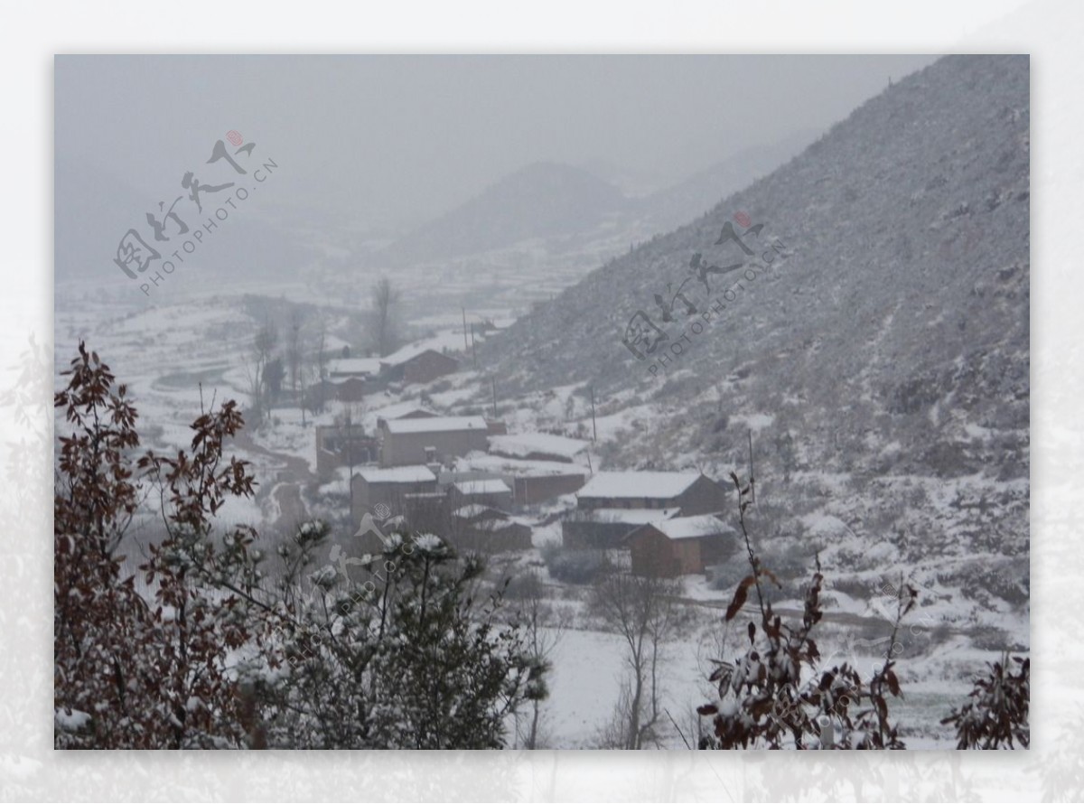 花鱼村雪景图片