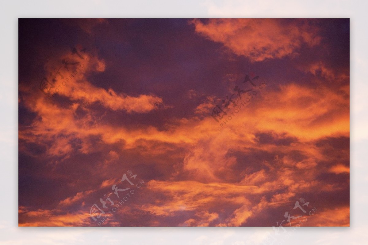夕阳火烧云图图片
