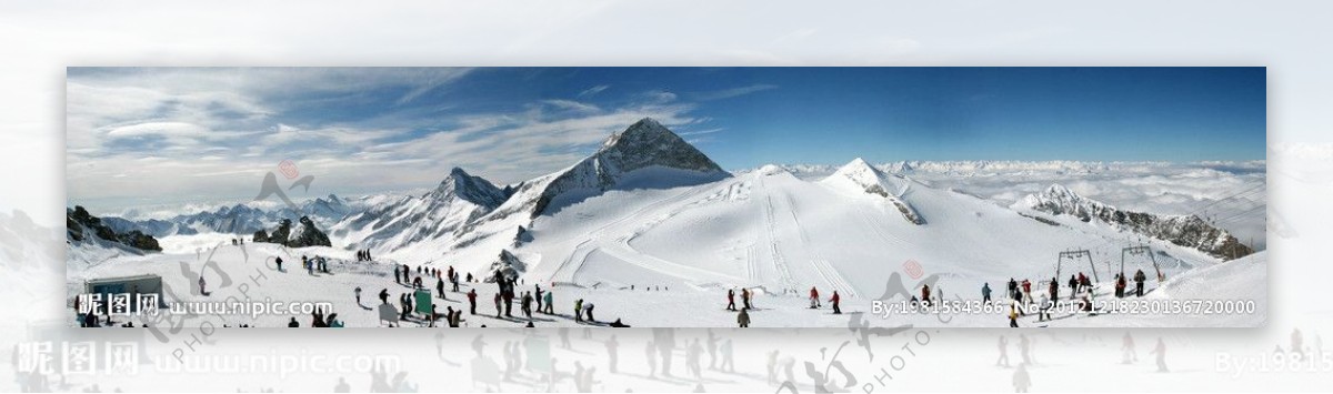 滑雪场雪山全景图片