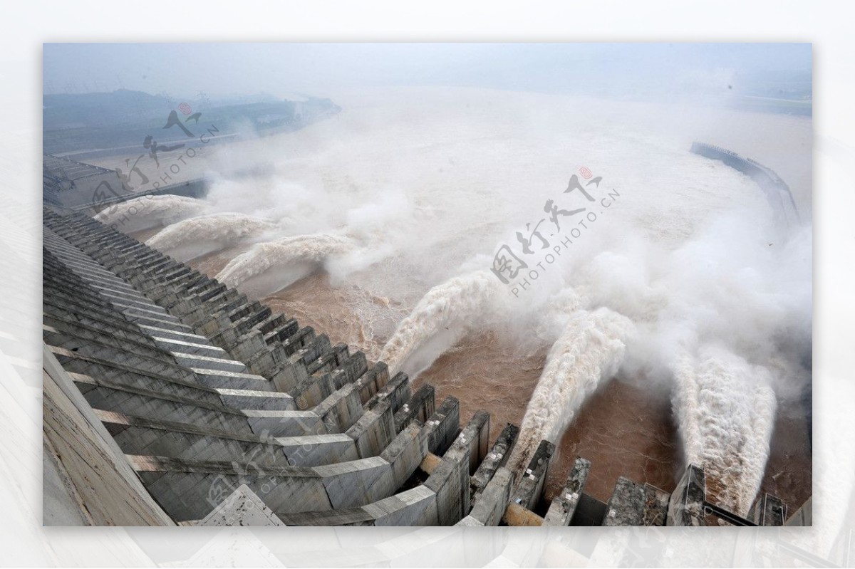 三峡泄洪图片
