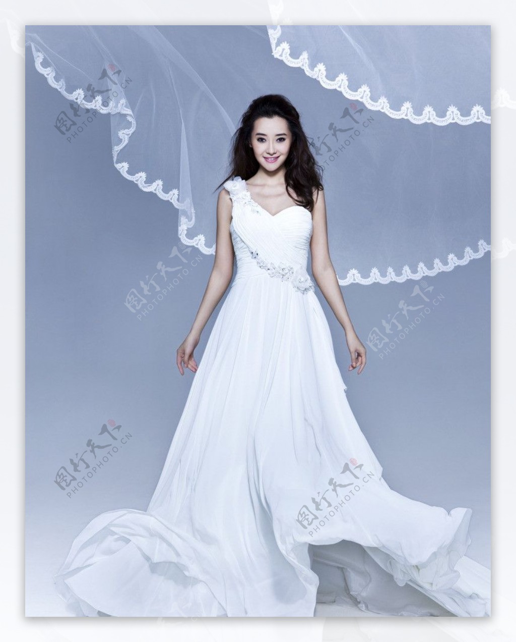 白色婚纱爱戴图片