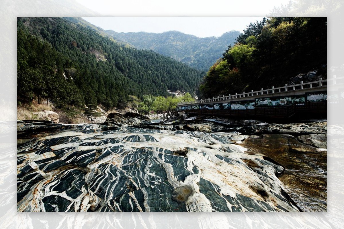 泰山彩石溪图片