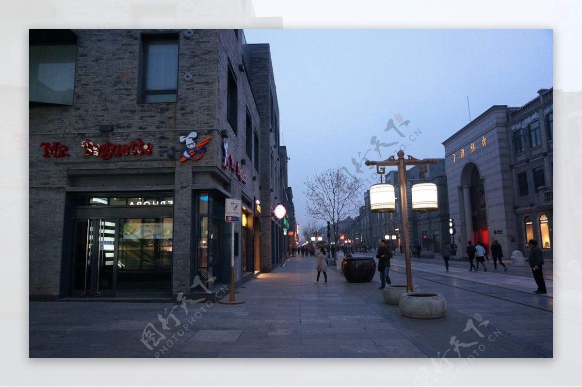 商业街夜景图片