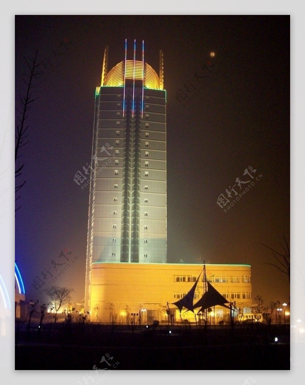 焦作广电大楼夜景图片
