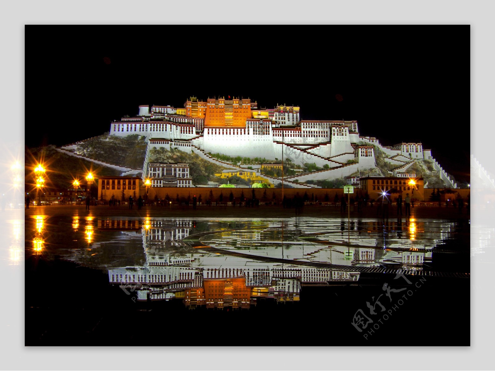 西藏之布达拉宫夜景图片