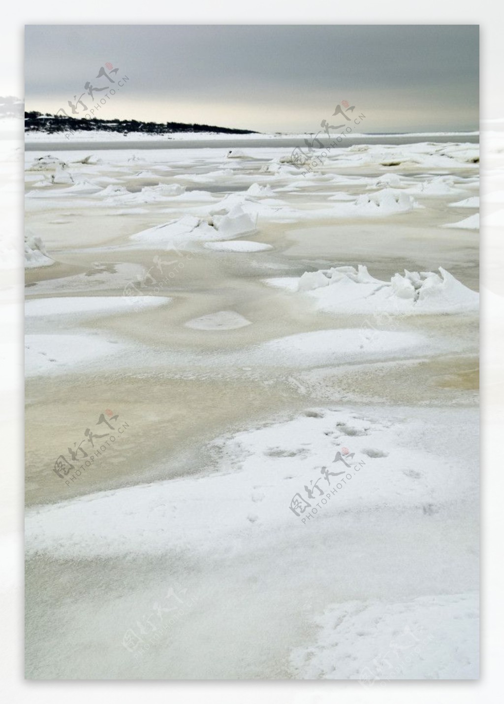 海岸积雪图片