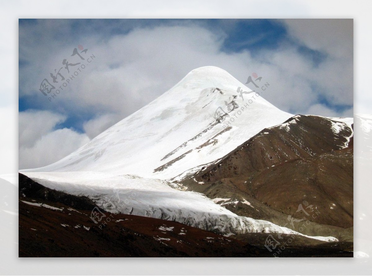青藏高原雪山之玉珠峰图片