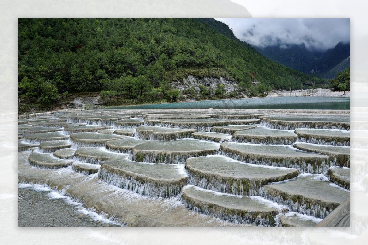 玉龙雪山白水河图片