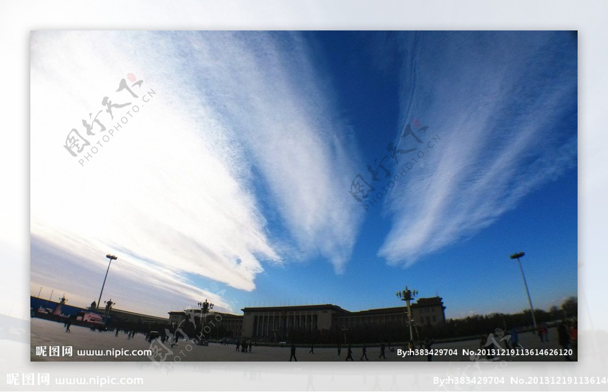 人民大会堂前的云图片