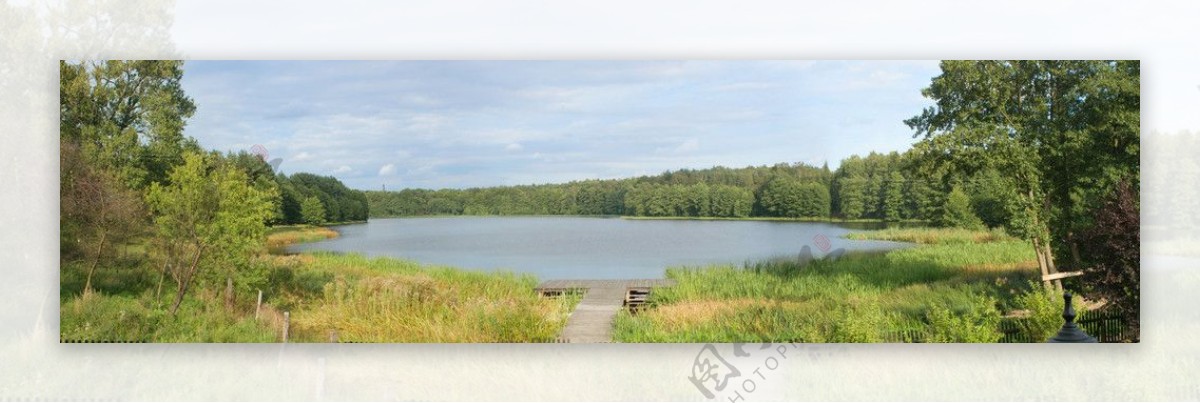 湖边渡口图片