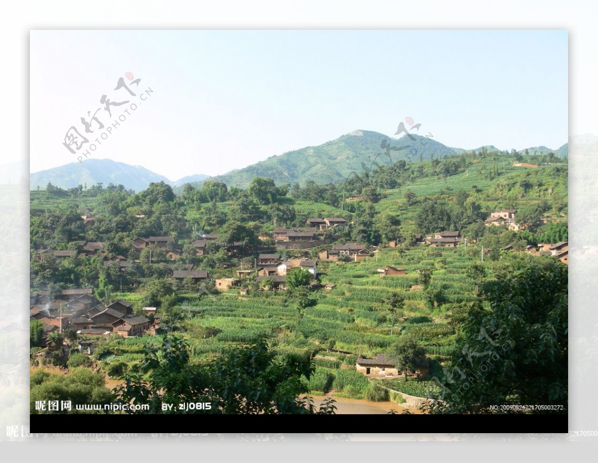 山里的乡村风景图片