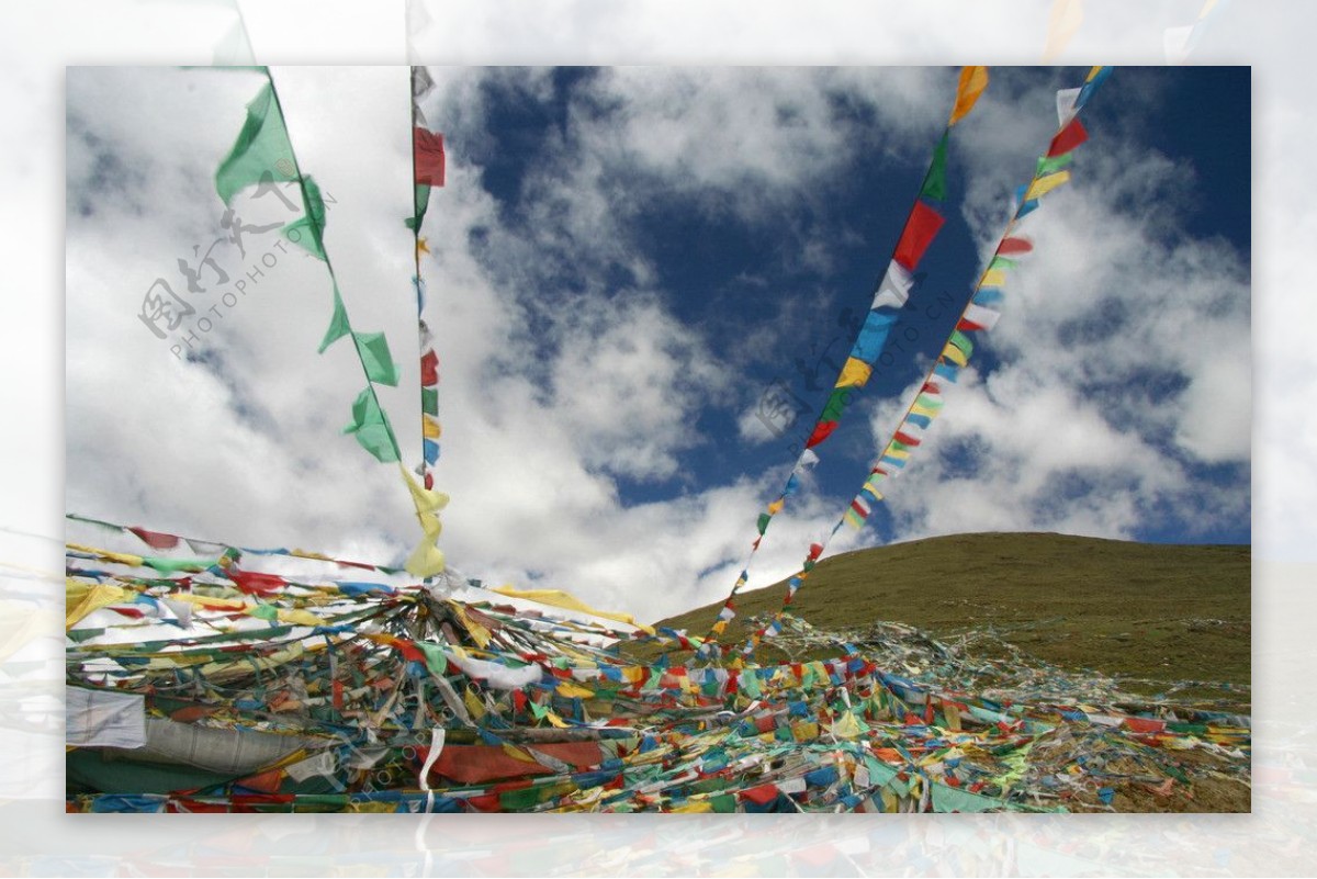 西藏的经幡图片
