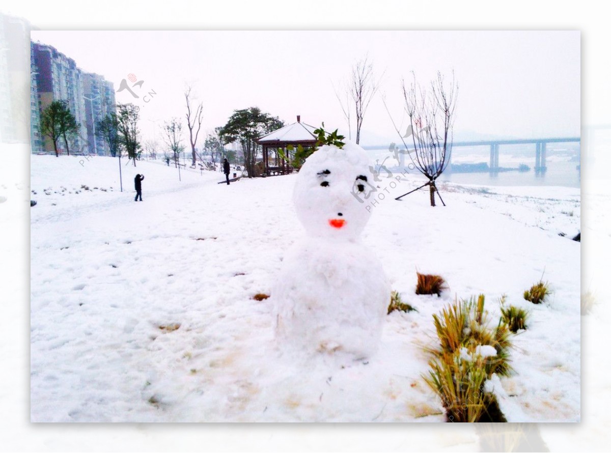 江边雪景图片