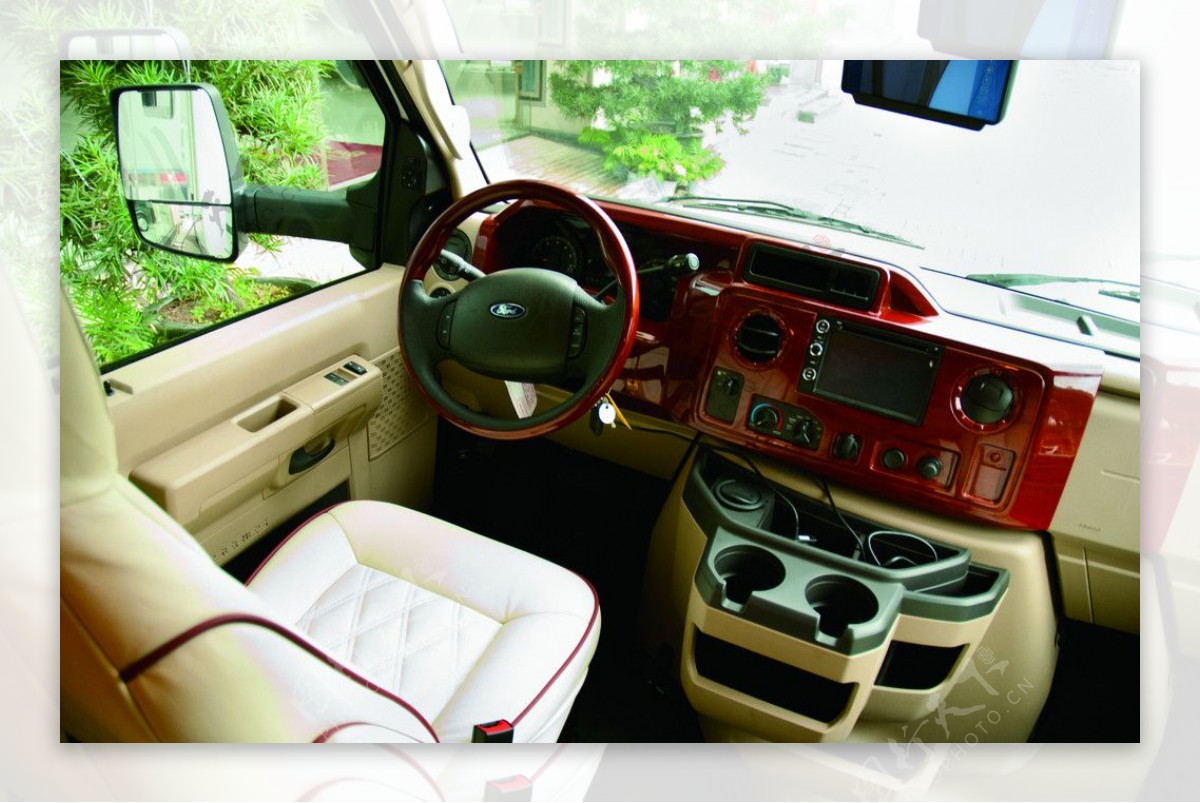 福特E450房车驾驶席图片