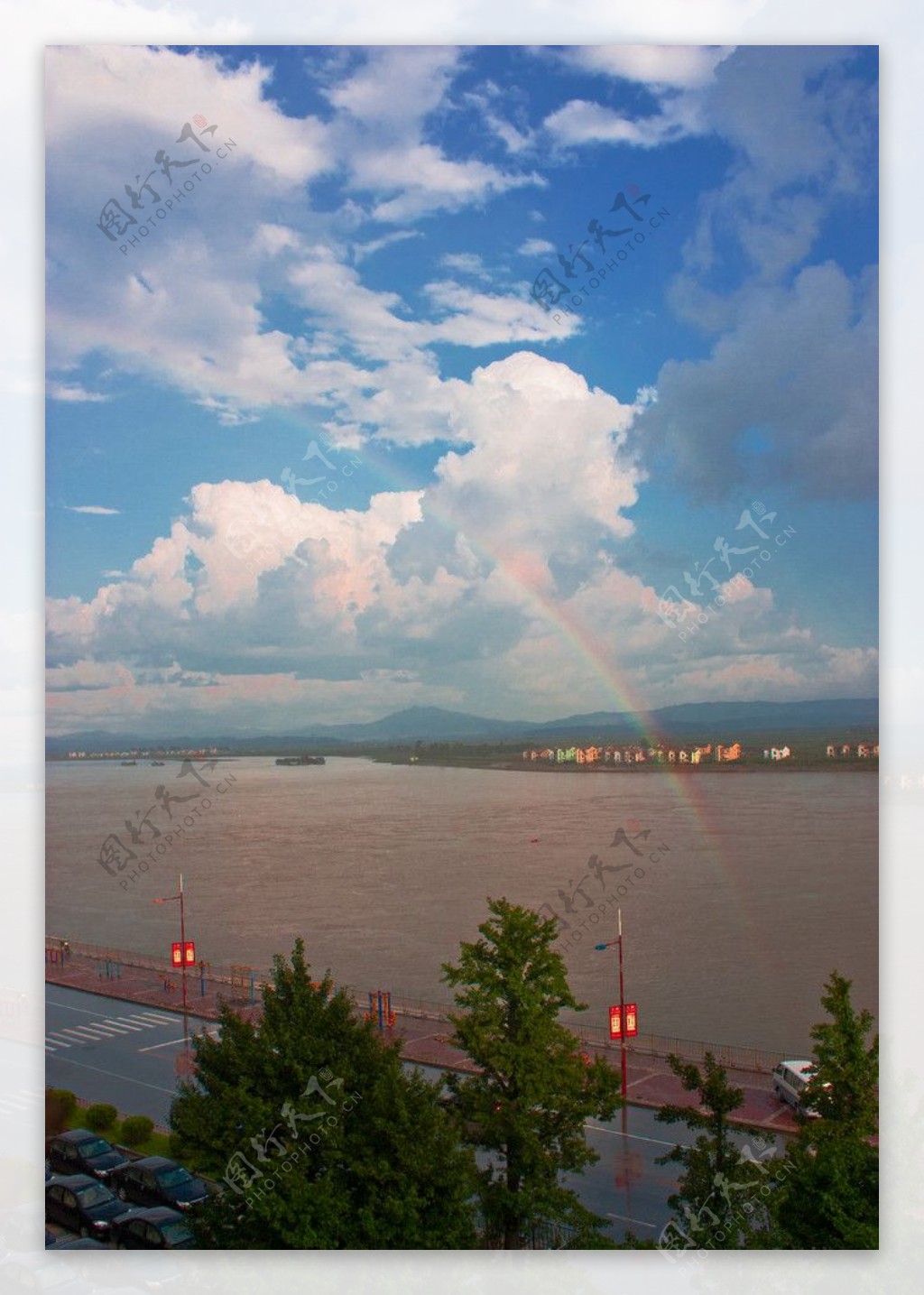 鸭绿江畔彩虹飞图片