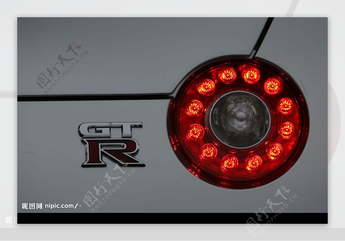 日产GTR跑车尾部图片