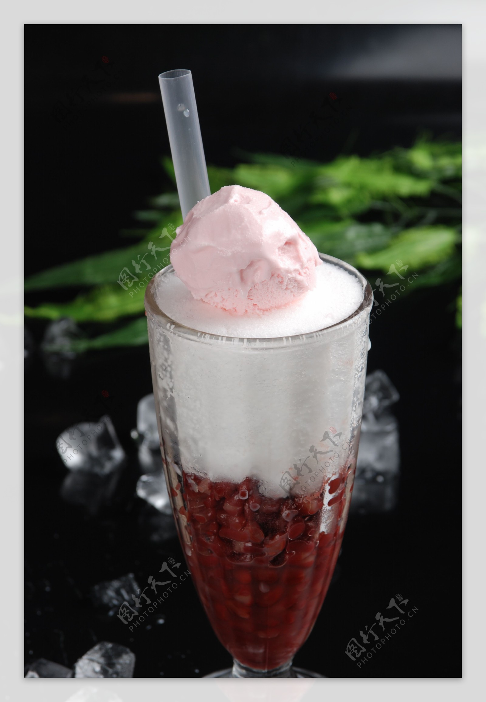 刨冰甜品红豆冰图片