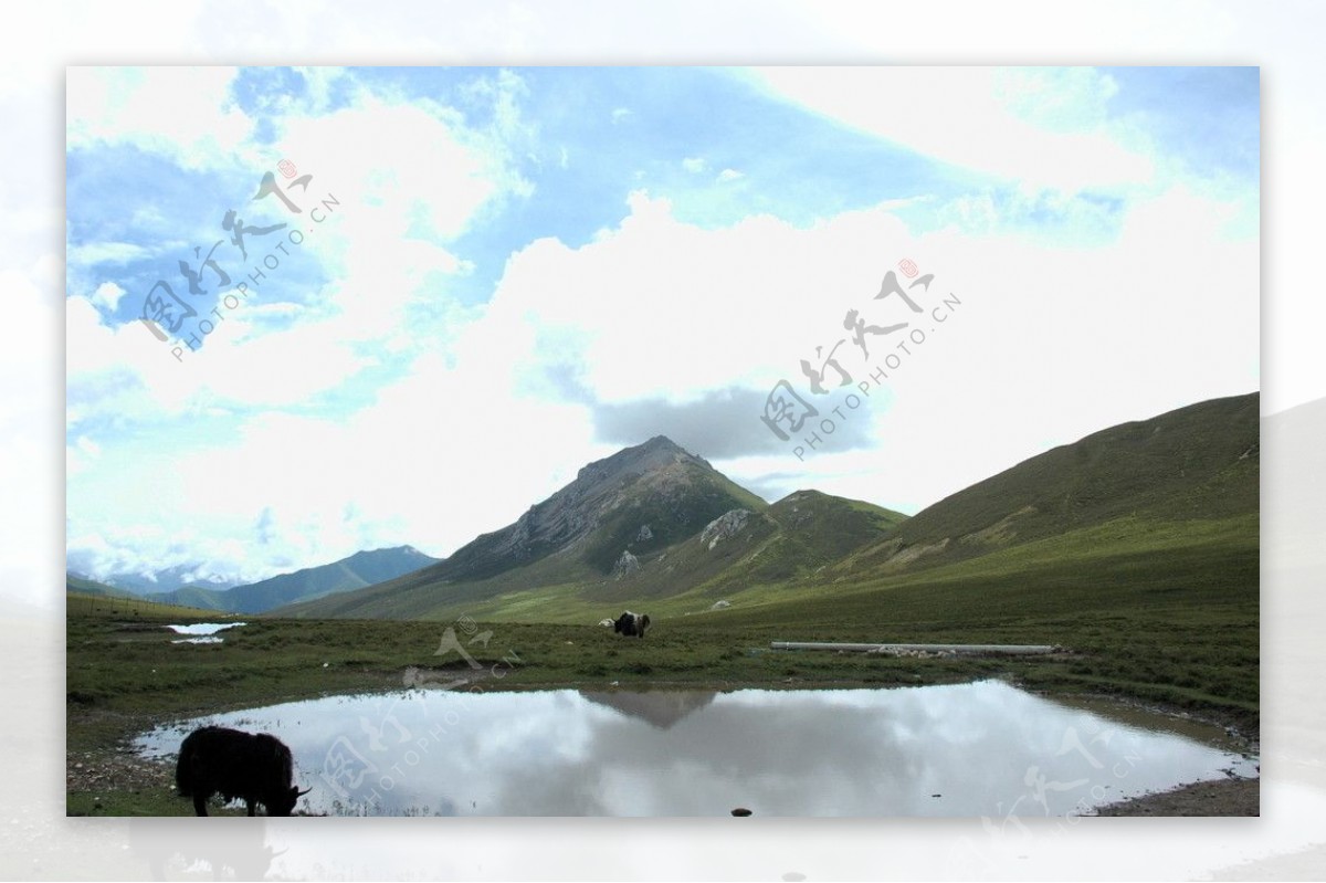 西藏林芝高山湖泊图片