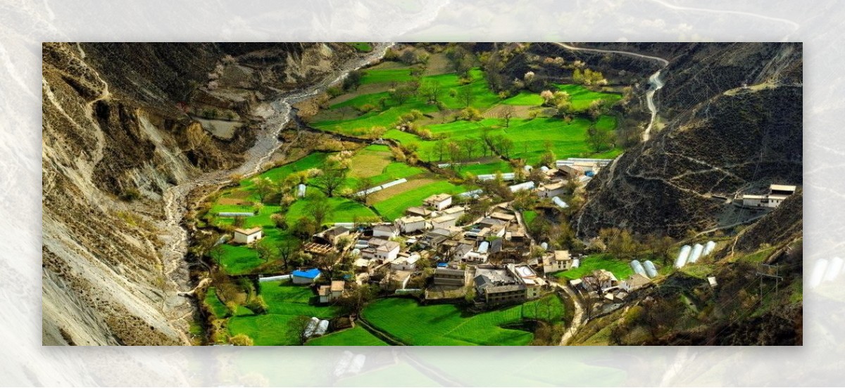 云南迪庆藏族自治州峡谷绿洲图片