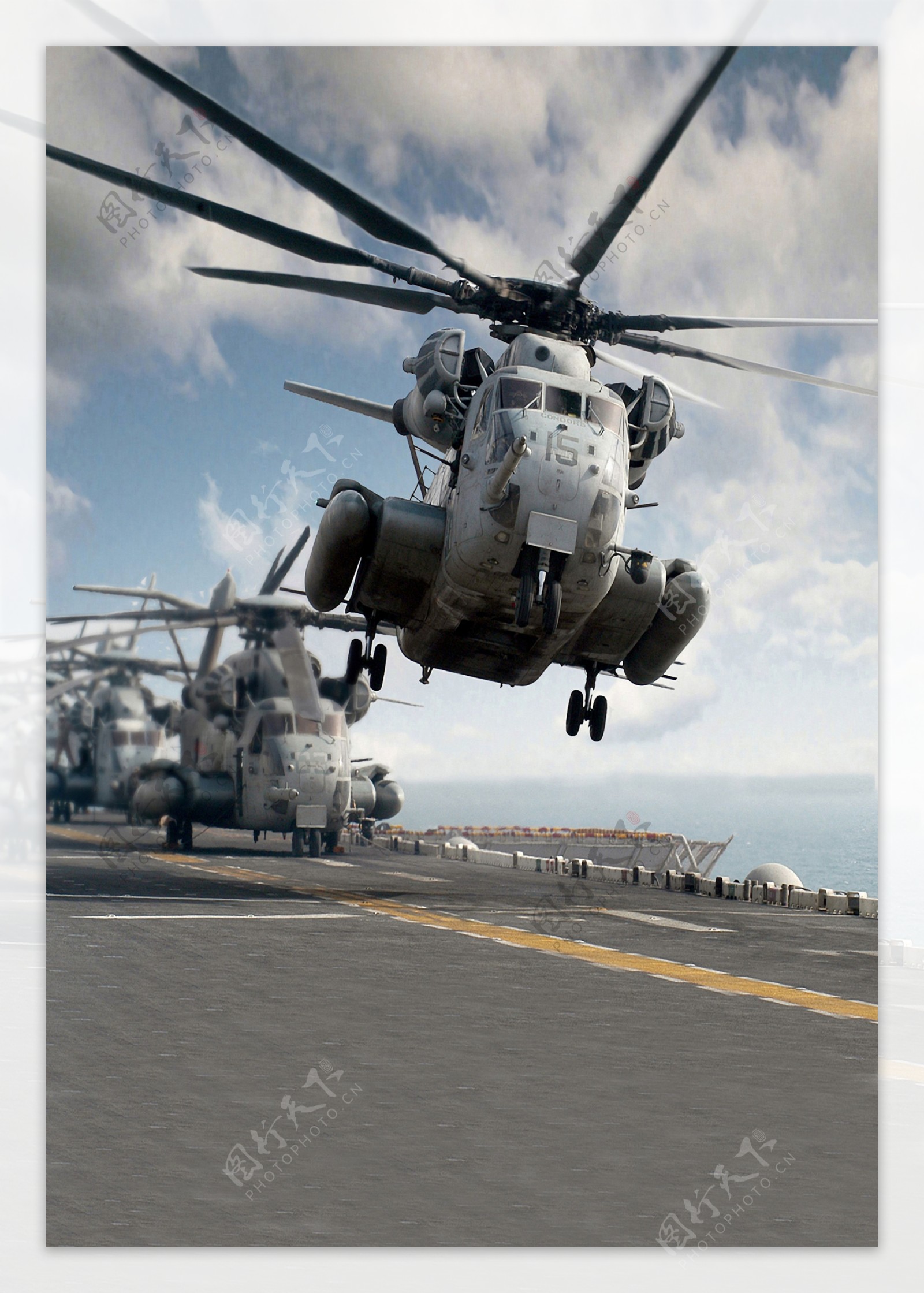 直升机航母军舰图片