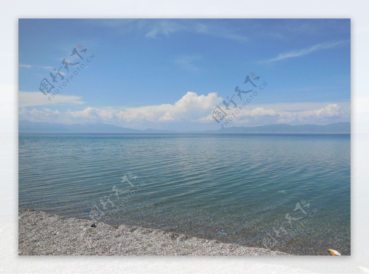 新疆行之清澈的赛里木湖图片