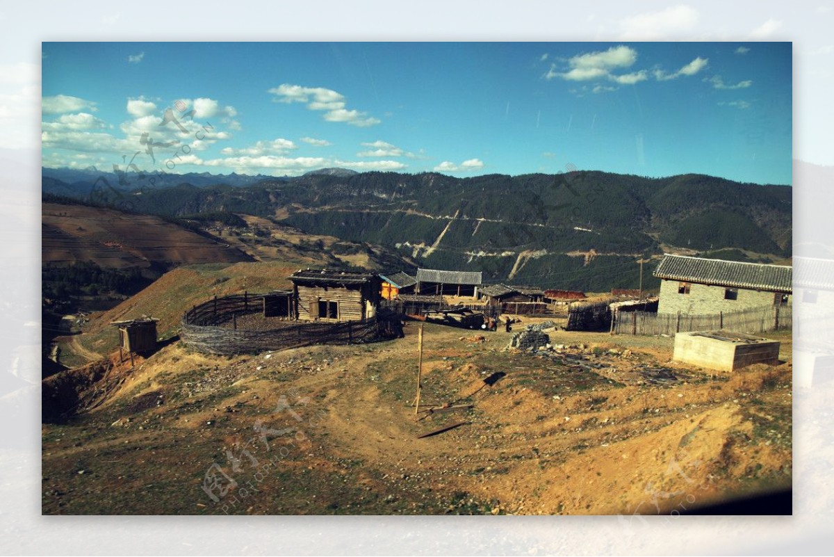 香格里拉的藏族村庄图片