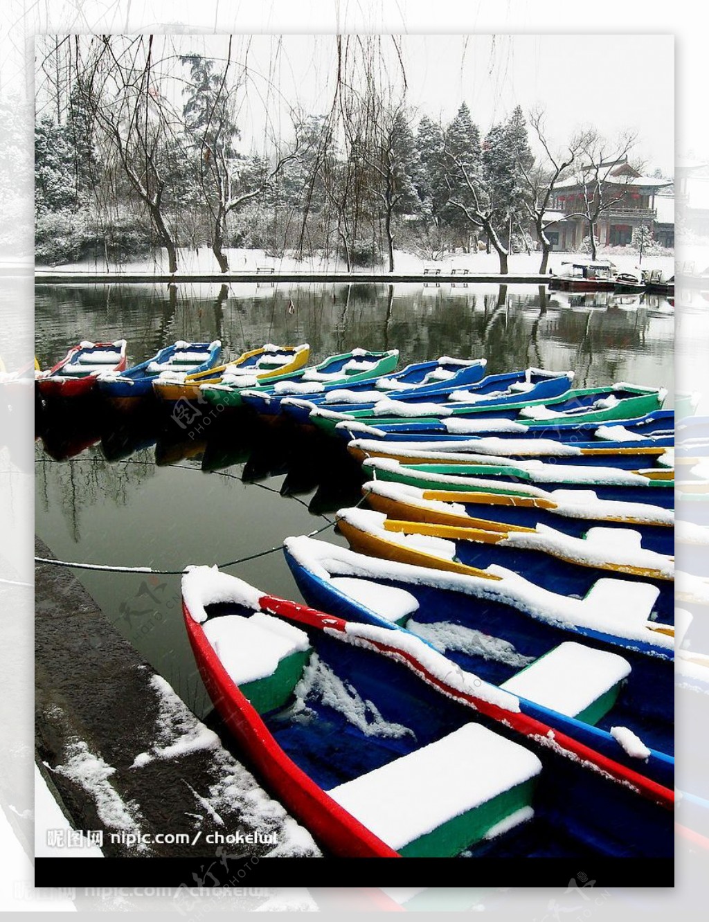 冬湖彩舟图片