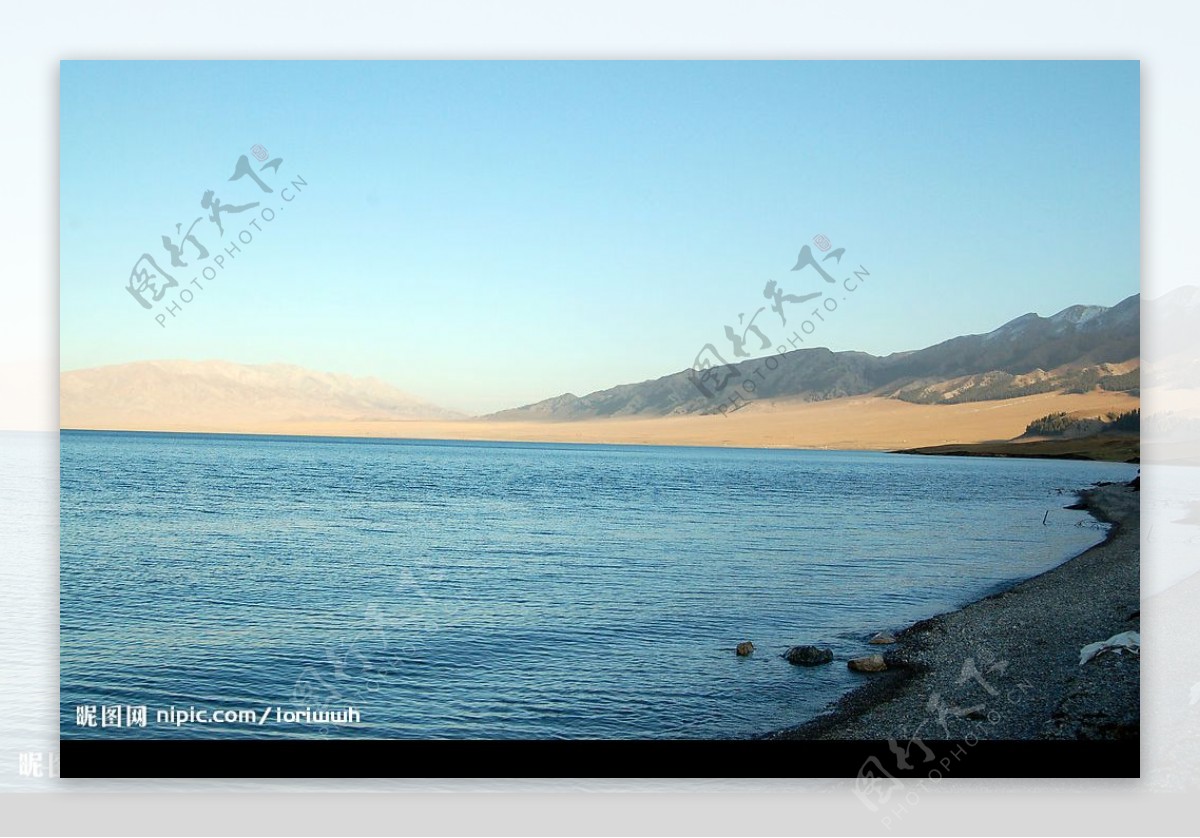 新疆塞利木湖图片