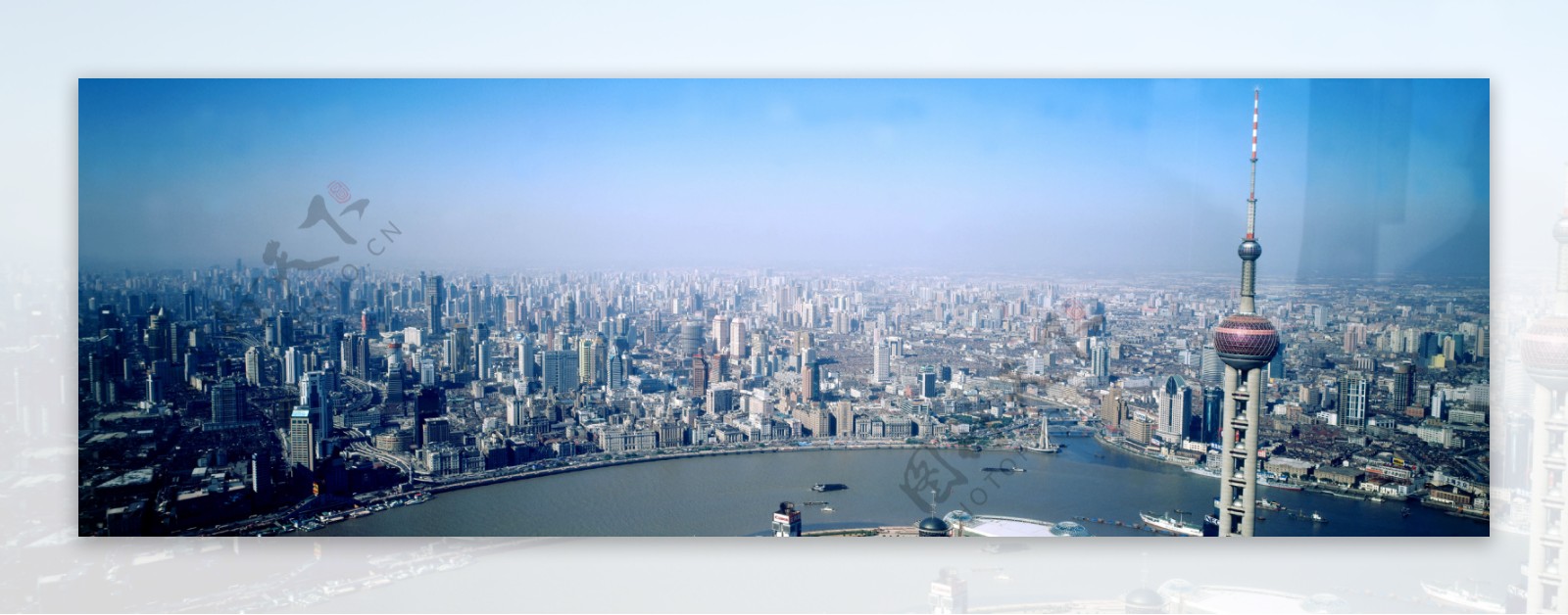 上海外滩东方明珠全景鸟瞰宽幅图图片
