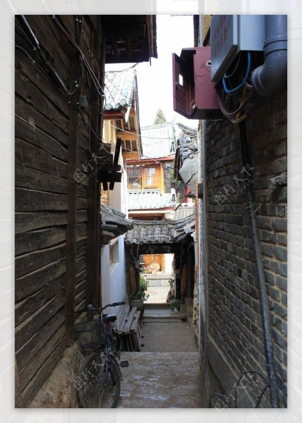 丽江的一条小巷图片