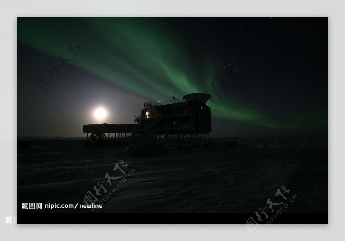 南極站極光伴月升图片