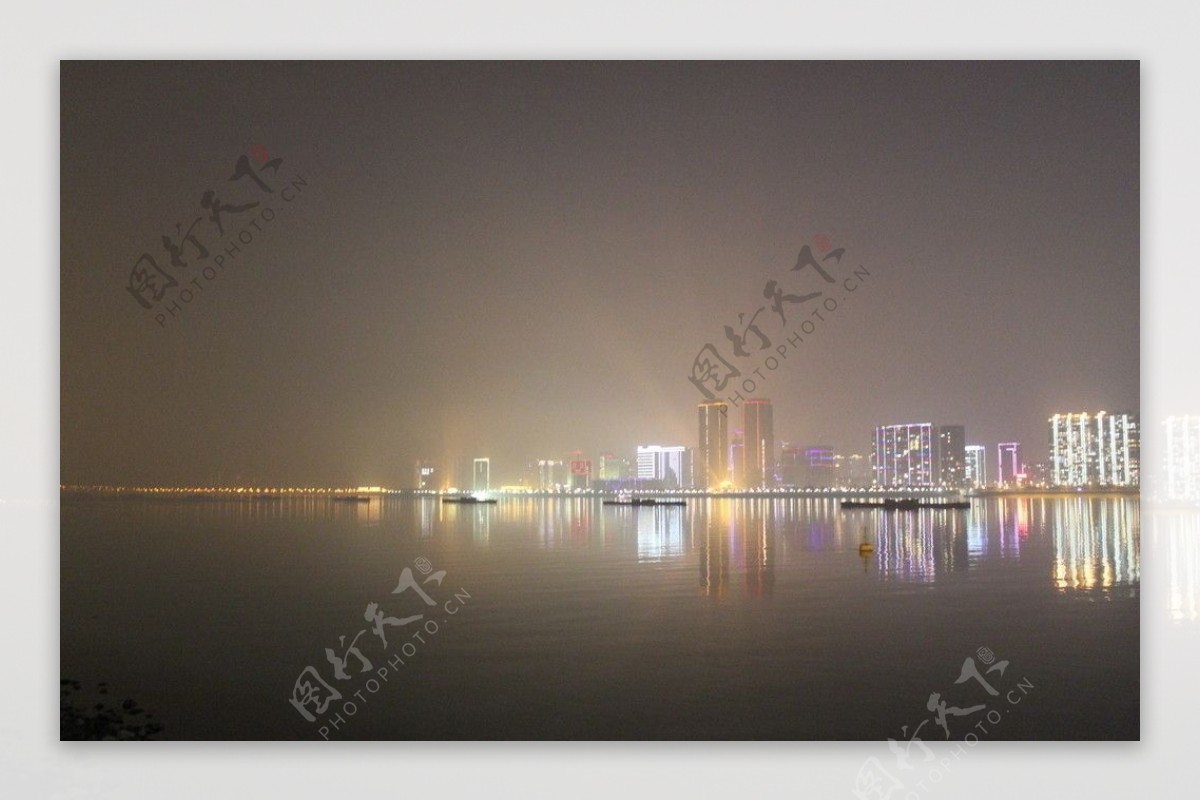 钱塘江对面的滨江图片