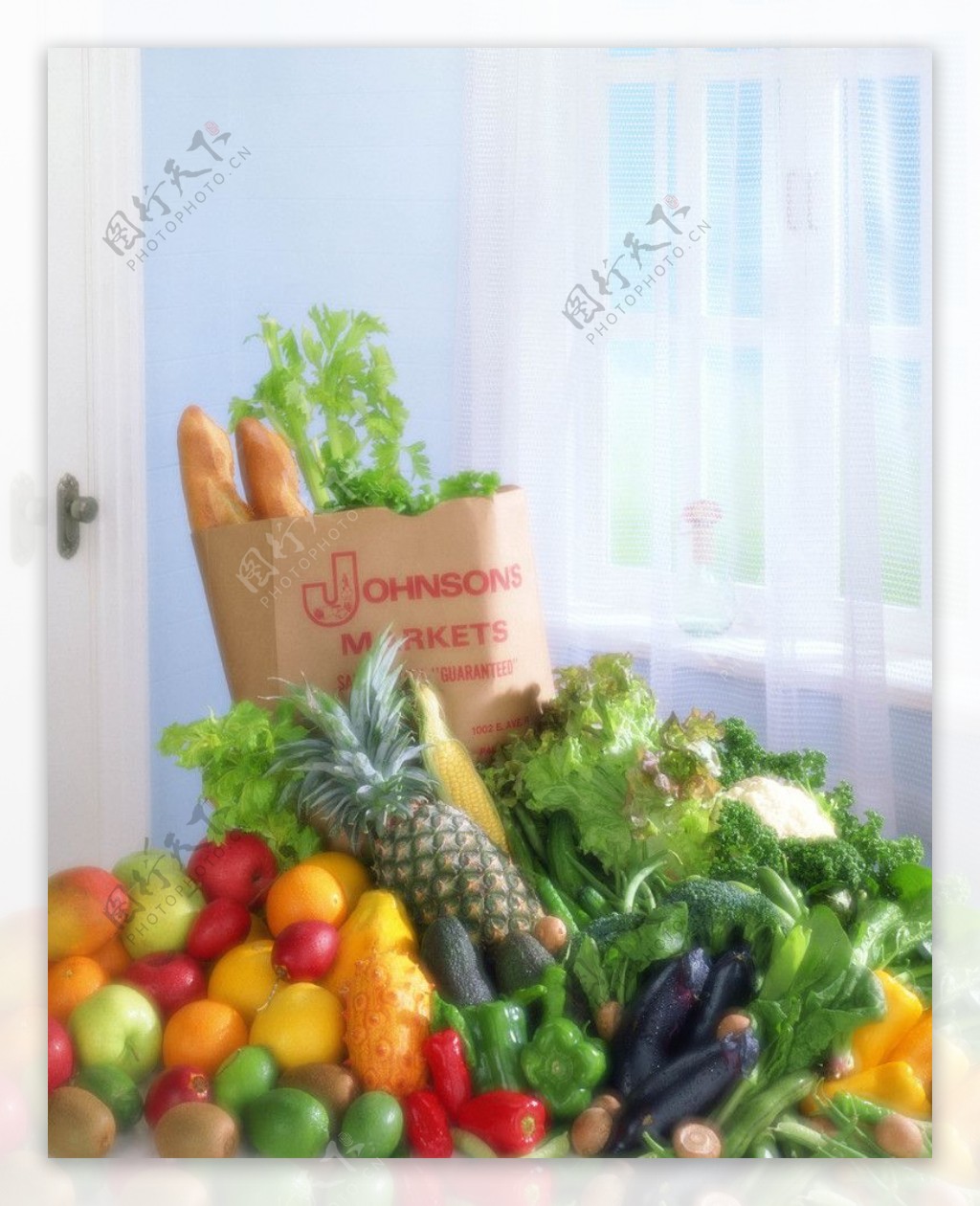 窗户边的蔬菜图片