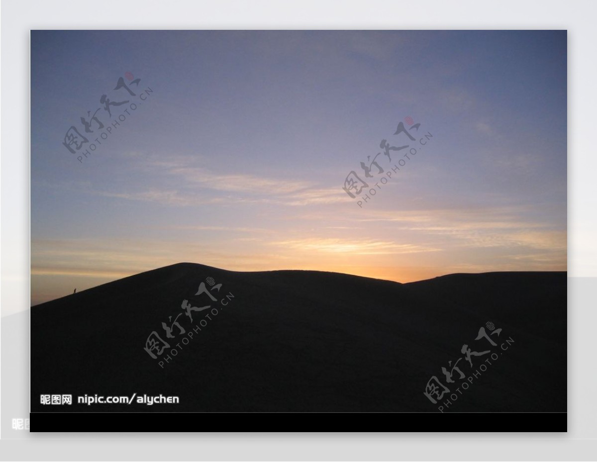 鸣沙山的清晨图片