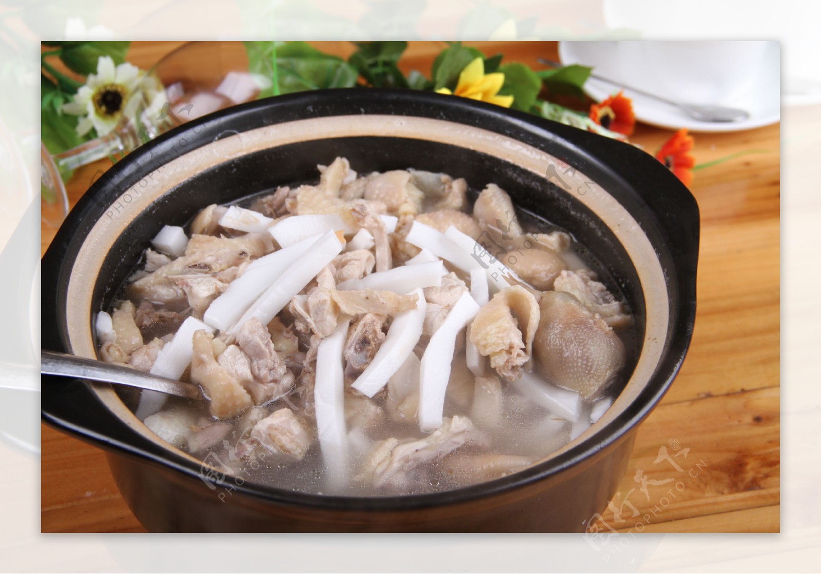 广东正宗椰子鸡汤！,广东正宗椰子鸡汤！的家常做法 - 美食杰广东正宗椰子鸡汤！做法大全