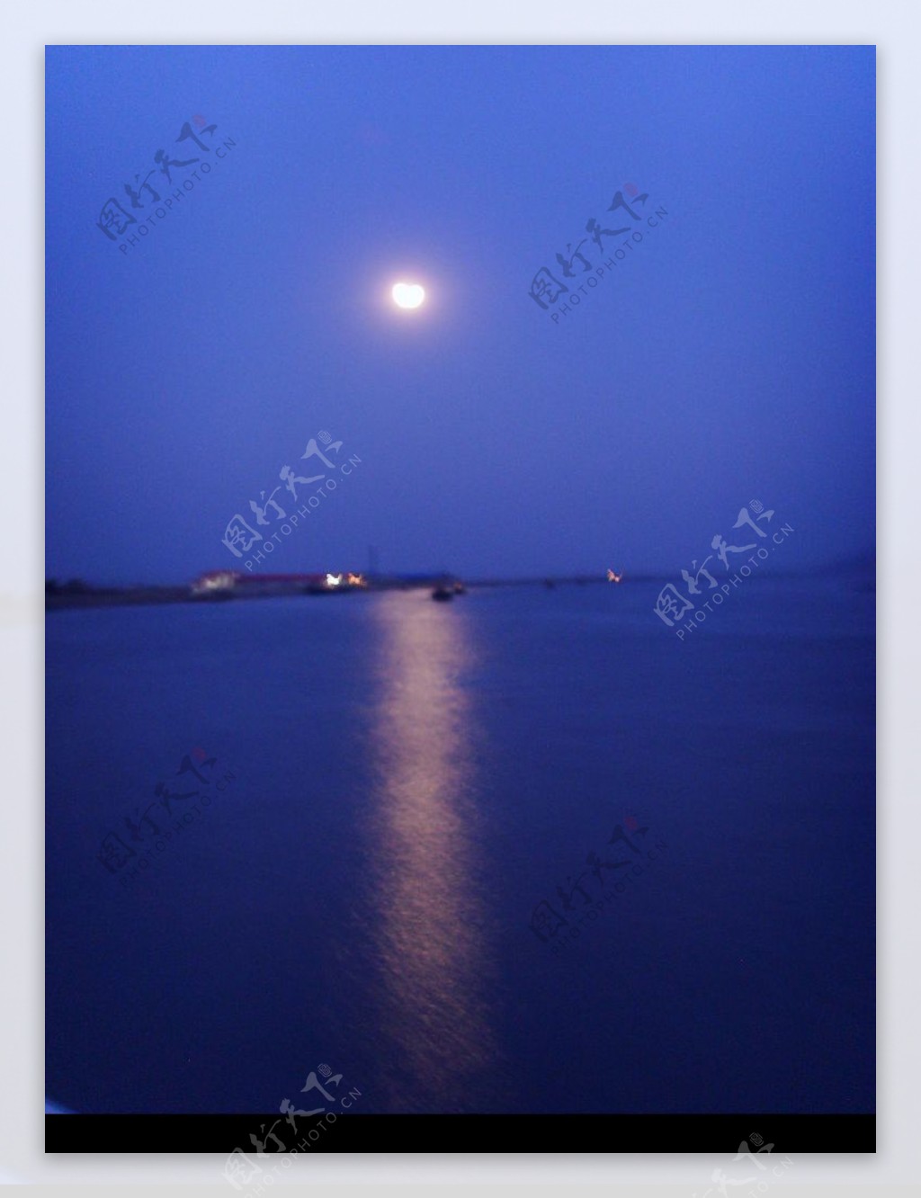 海上明月图片