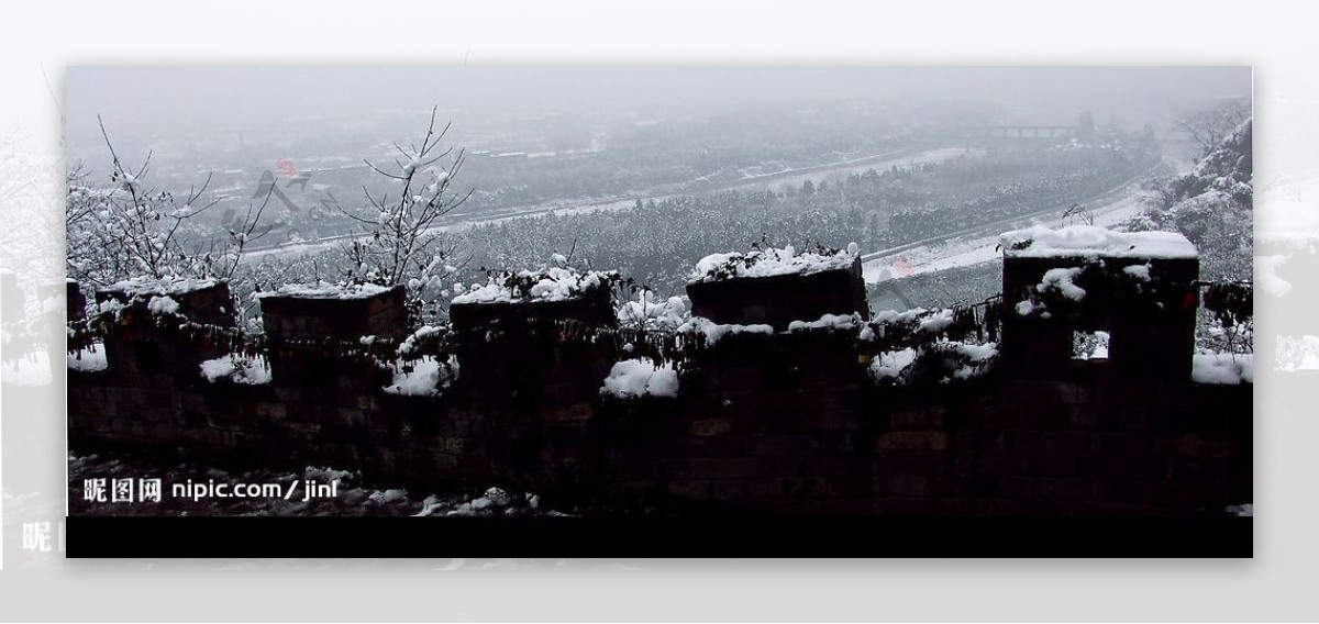 雪中都江堰图片