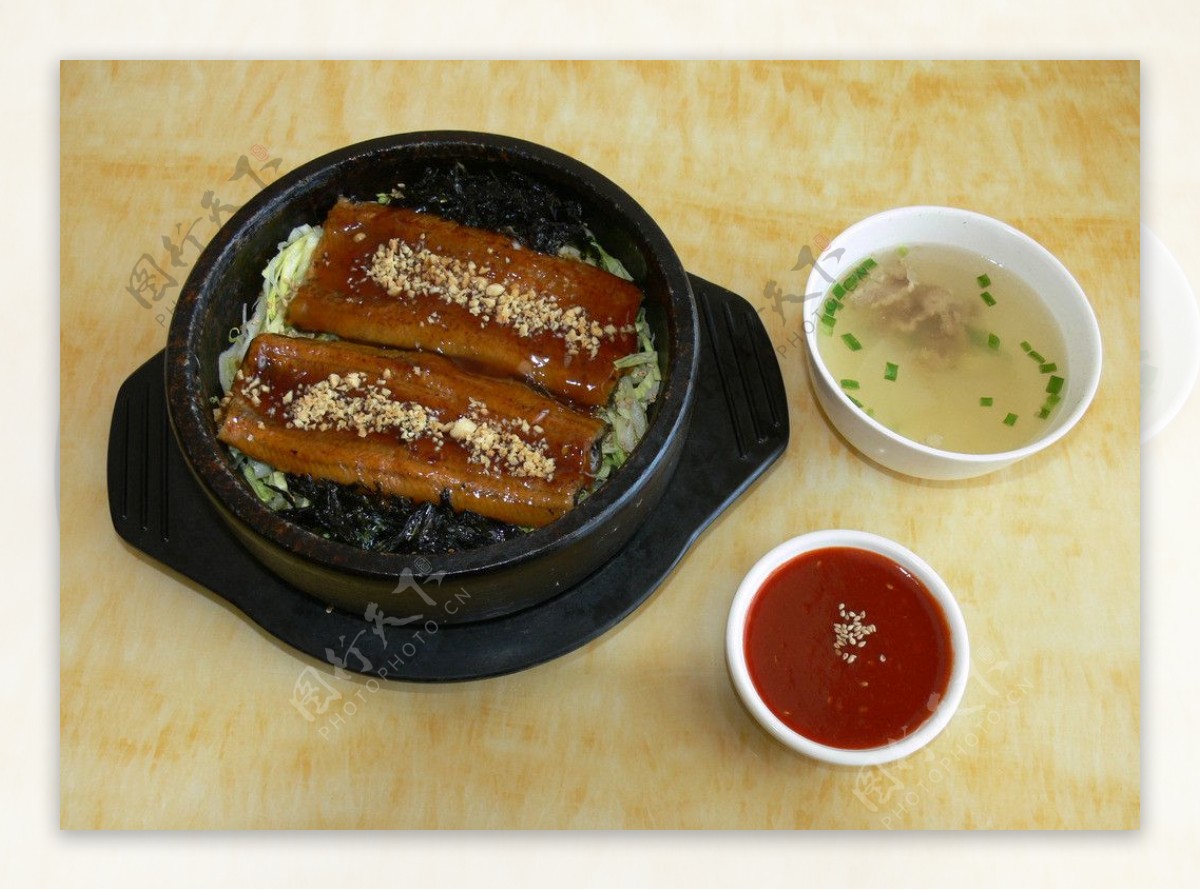 韩国菜砂锅鳗鱼图片