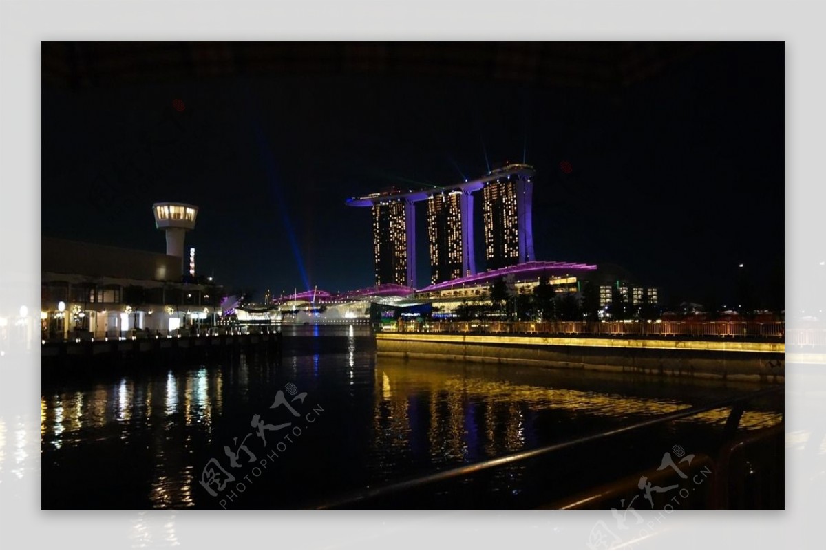 新加坡滨海湾夜景一角图片