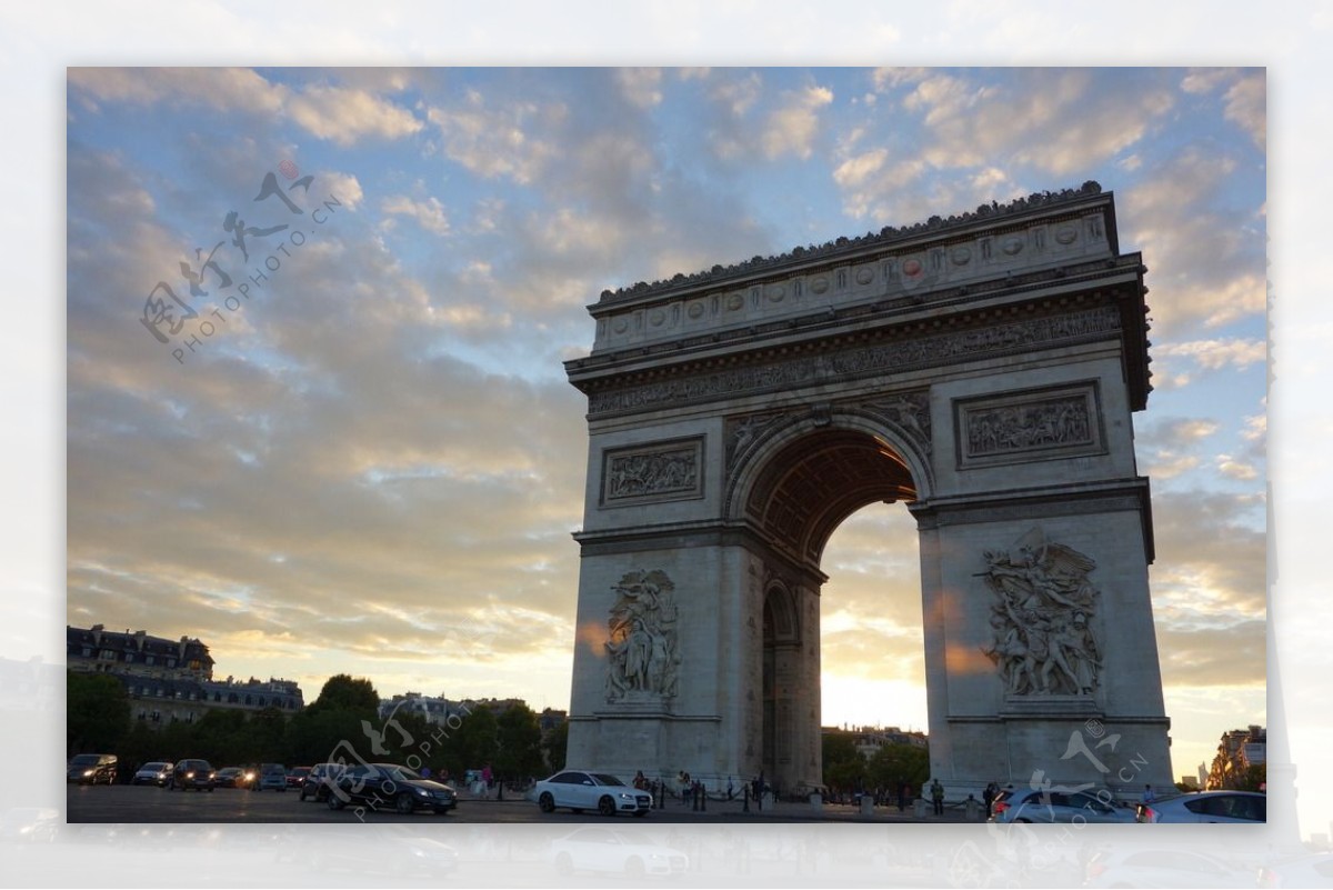 日落巴黎凯旋门图片