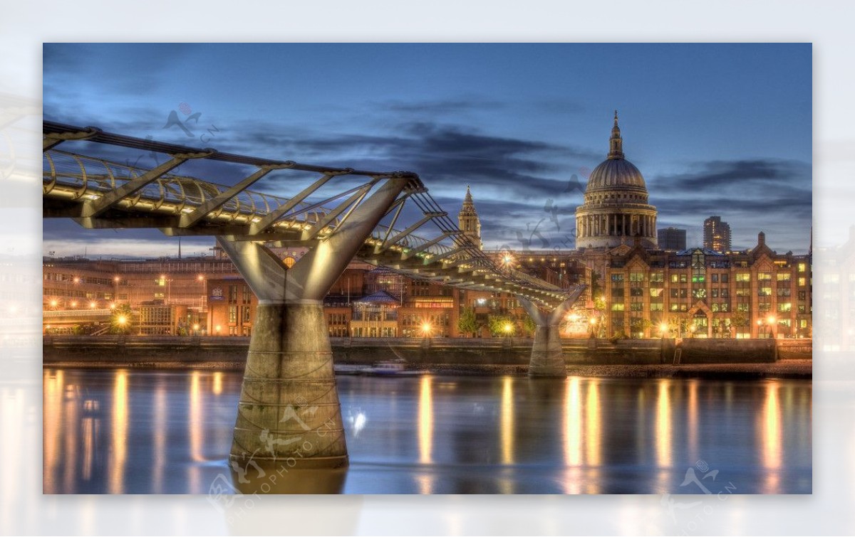 伦敦圣保罗大教堂千禧桥夜景图片