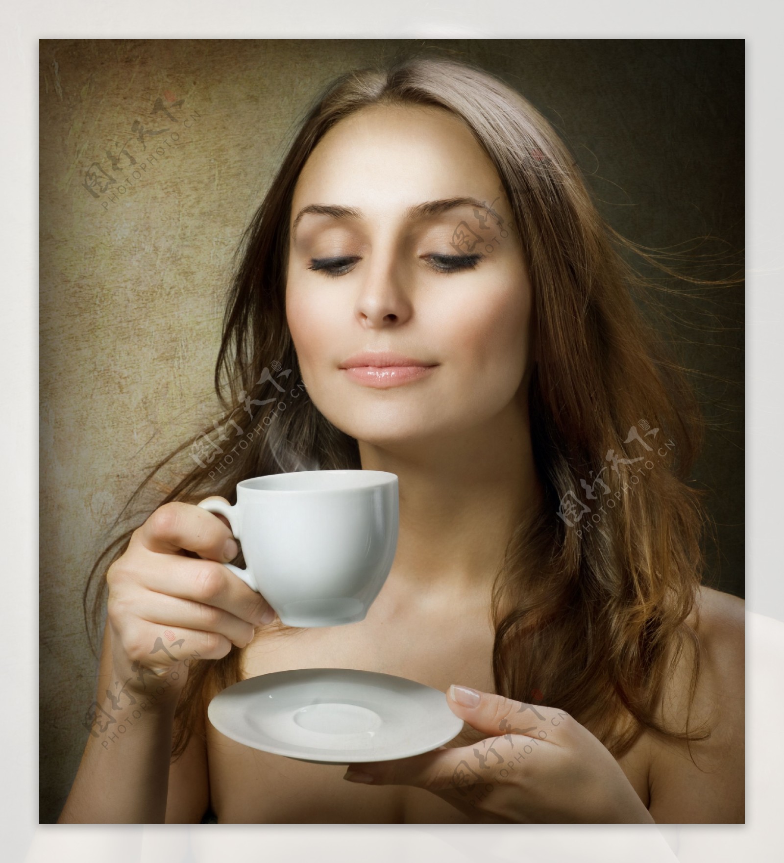 年轻女士在家喝咖啡-蓝牛仔影像-中国原创广告影像素材