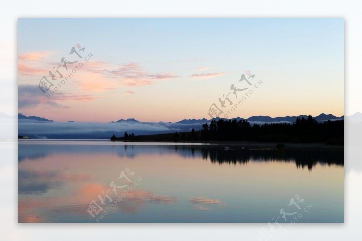 铁卡波湖图片