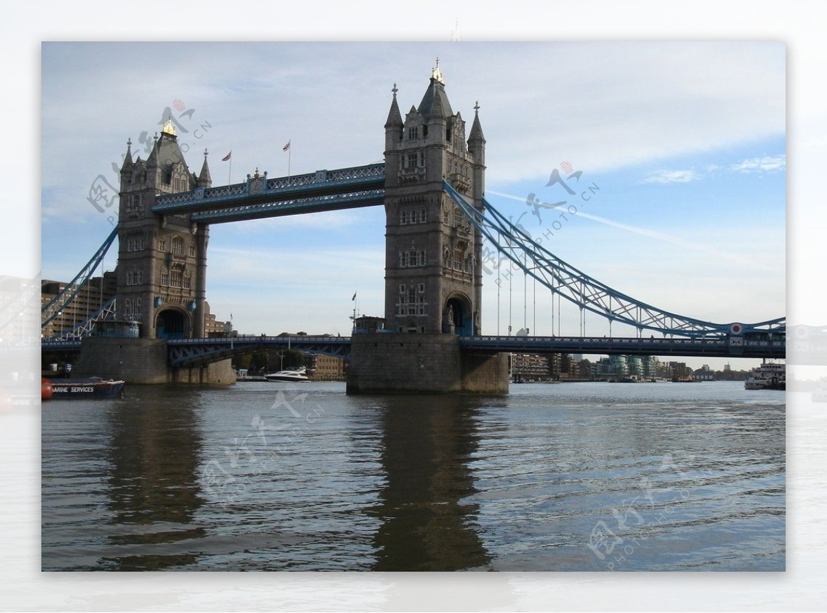 伦敦泰晤士河塔桥图片