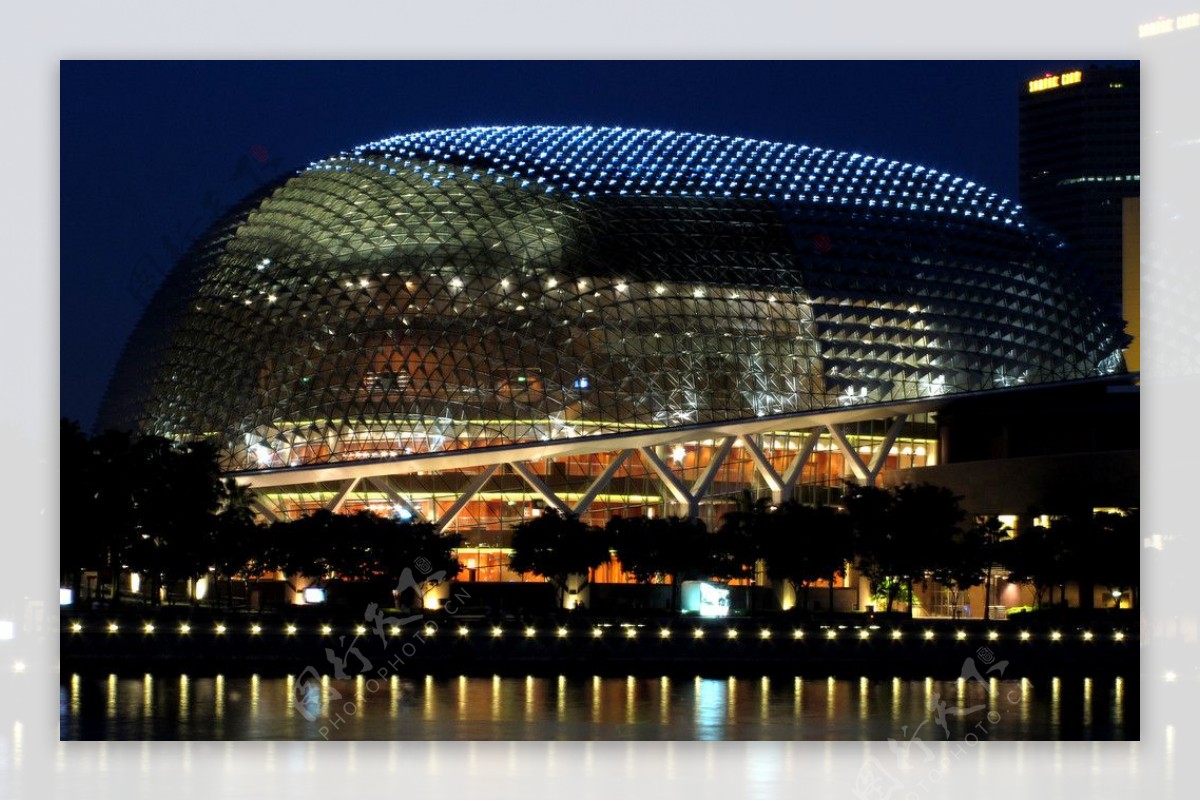 新加坡滨海艺术中心夜景图片