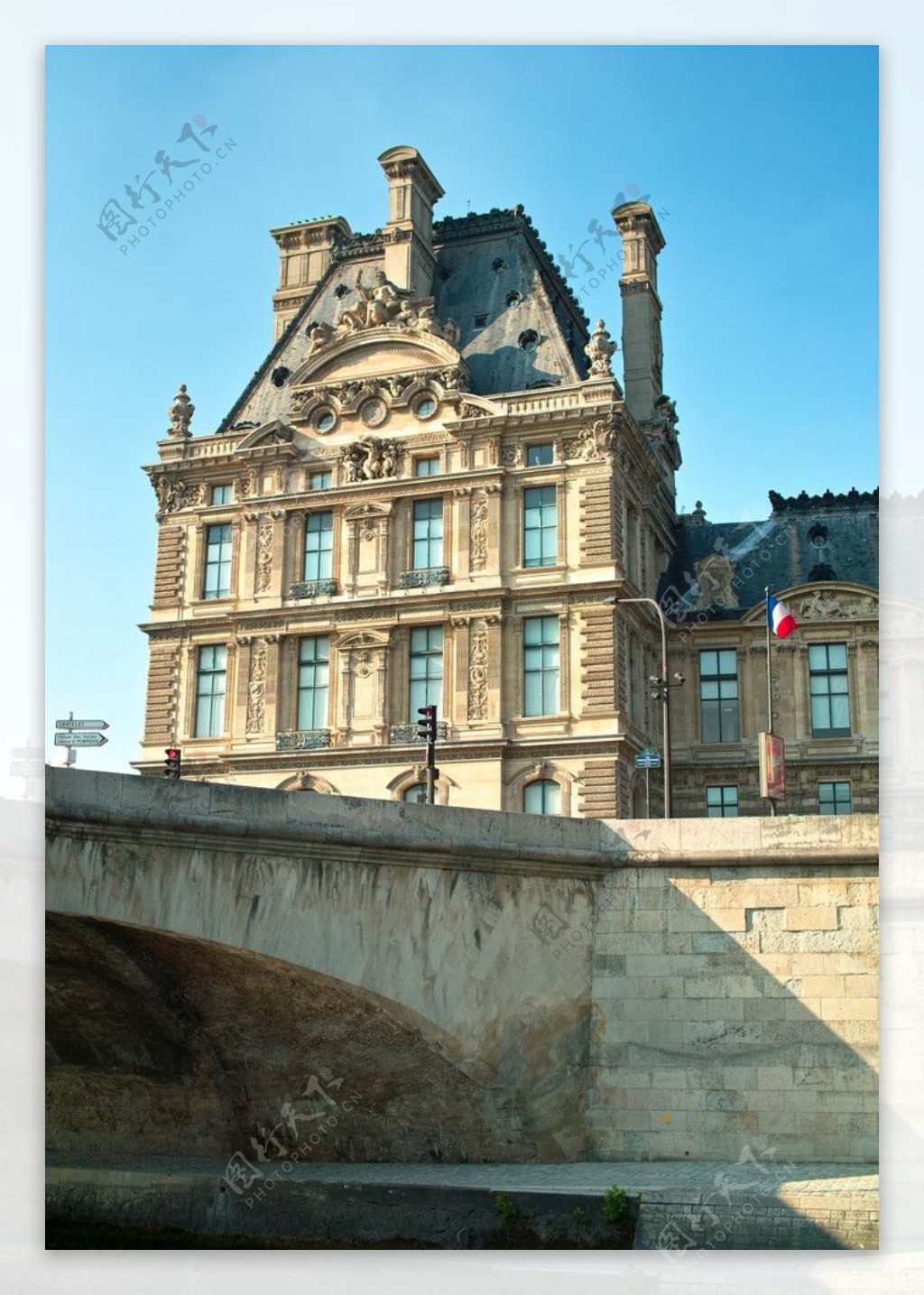 巴黎塞纳河岸边建筑图片