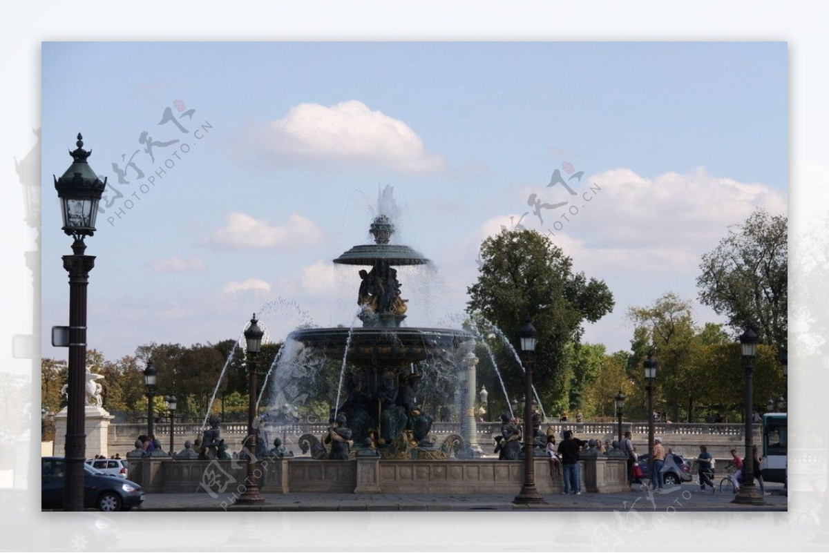 巴黎和谐广场喷泉图片