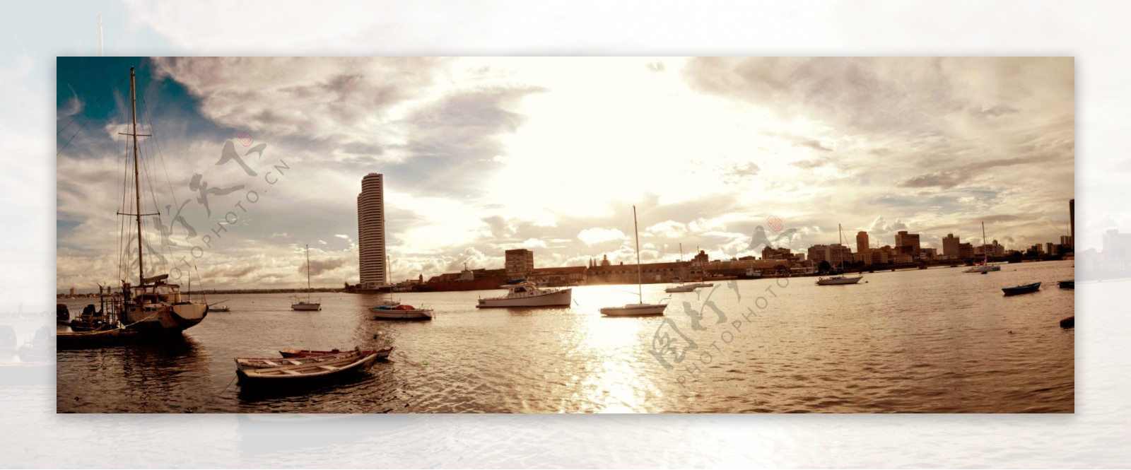 滨海城市风景游艇帆船全景360图片