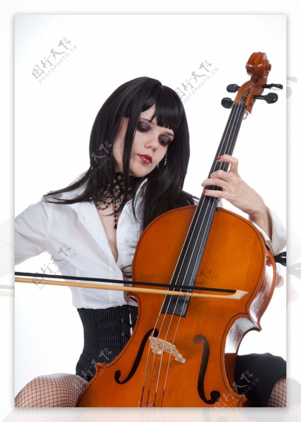 美女与大提琴图片